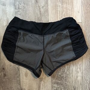Lululemon Sz 4 Black & Gray Shorts, side zippered & waistband pockets, EUC